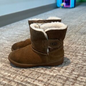 UGG Chestnut Suede Boots with Shearling Lining